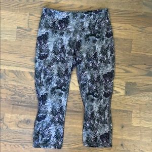 Patagonia women’s centered crops pants size M